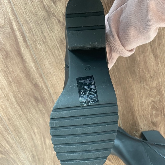 NWOT H&M Chelsea Boots - Picture 5 of 5